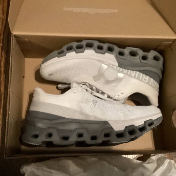 On Cloud Cloudmaster 2 frost athletic shoes ladies 8 - Picture 10 of 11